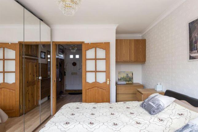 1 Bedroom Flat Close To City With Free Parking Arrangement London Exterior photo