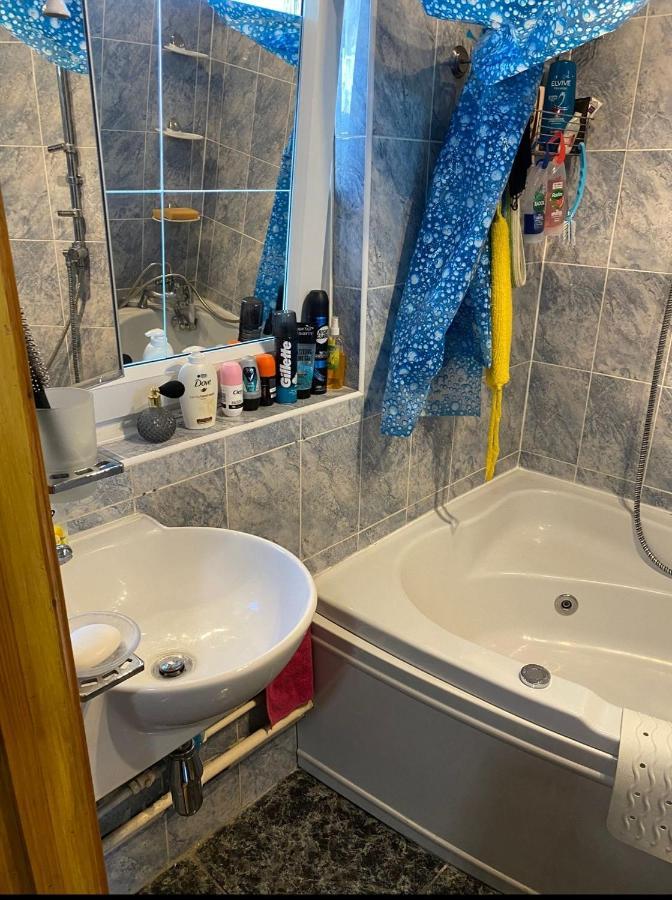 1 Bedroom Flat Close To City With Free Parking Arrangement London Exterior photo