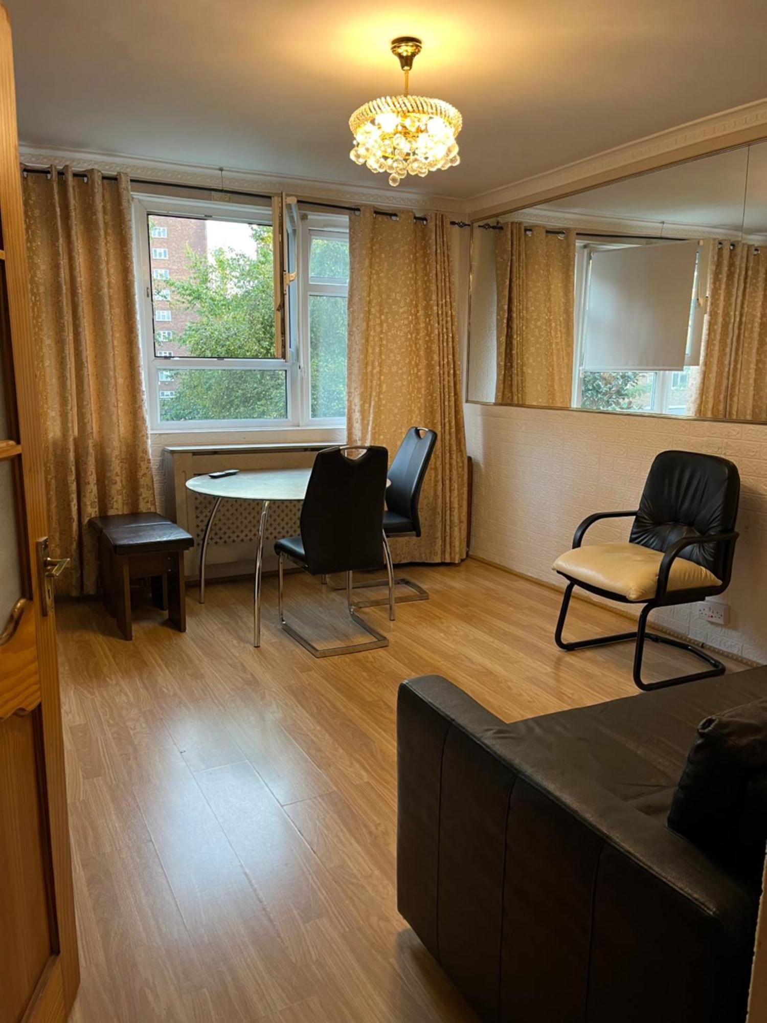 1 Bedroom Flat Close To City With Free Parking Arrangement London Exterior photo